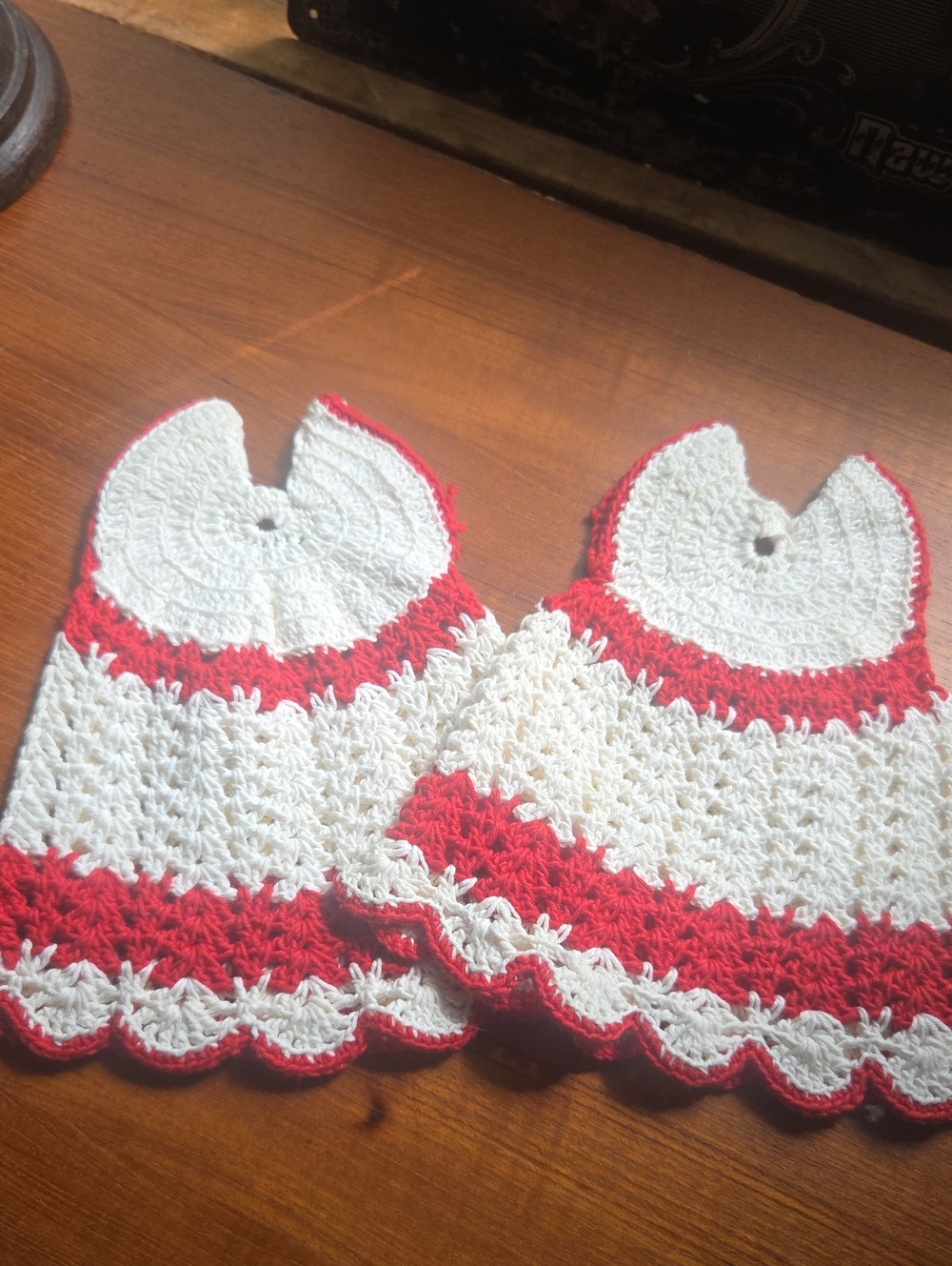 Vintsge Set of 2 Vintage Crochet White and Red Dress Kitchen Decor